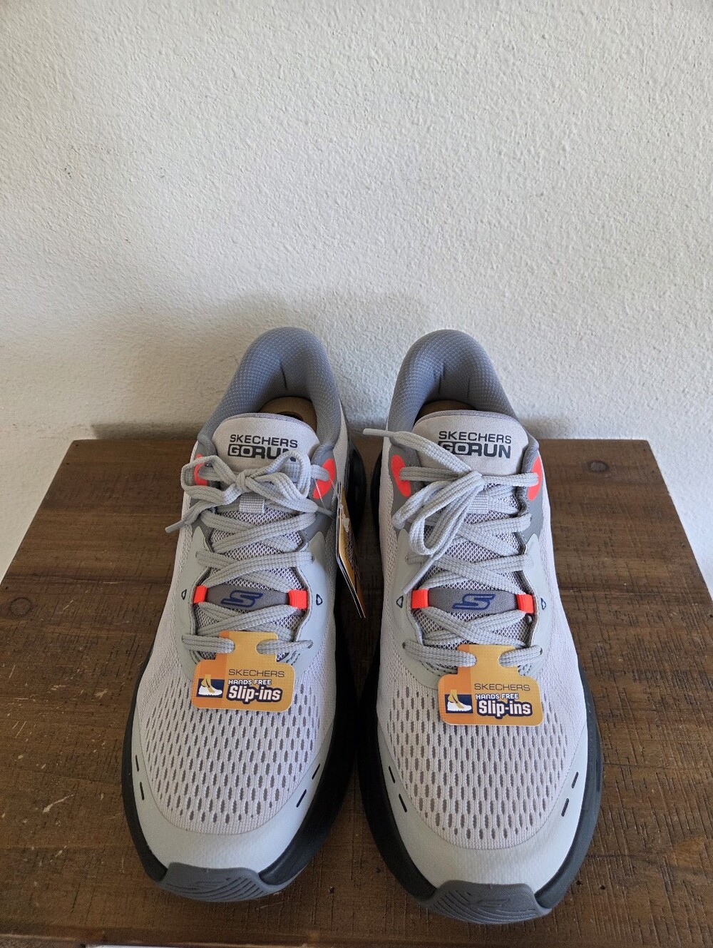 Skechers Mens Slip Ins Max Cushioning Glide Step Advert Shoes Size 9.5 NWT - Picture 2 of 9